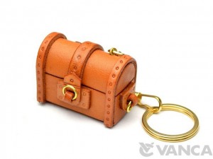 Treasure Chest Leather Keychain(L)