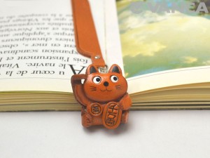 Lucky cat Leather Charm Bookmarker